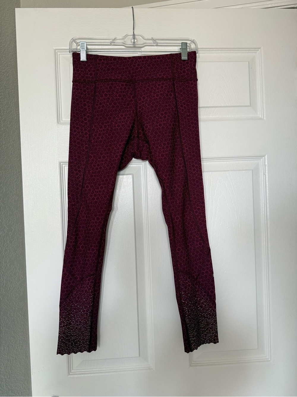 Lululemon burgundy and pink wunder under leggings size 6 💕